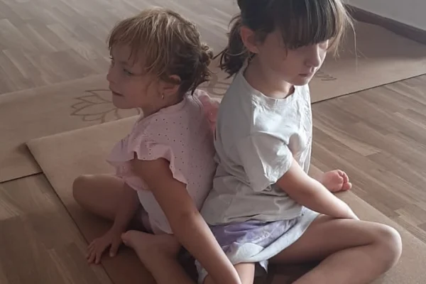 yoga para niños en nerja