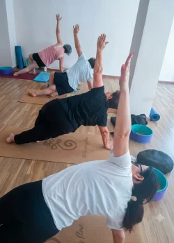 clases de yoga en nerja en el tao azul_1